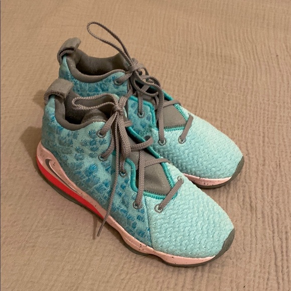 Nike Kids Aqua and Gray Sneakers. Size 3Y. ( Eu 35 ) New - Picture 3 of 10